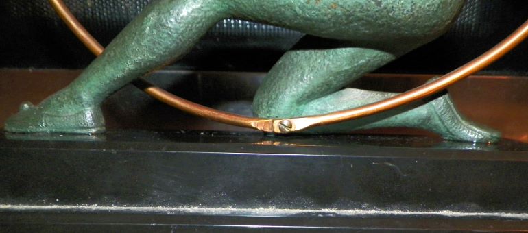 ART STATUE ART DECO BRONZE LADY WITH RING 4AAA.JPG