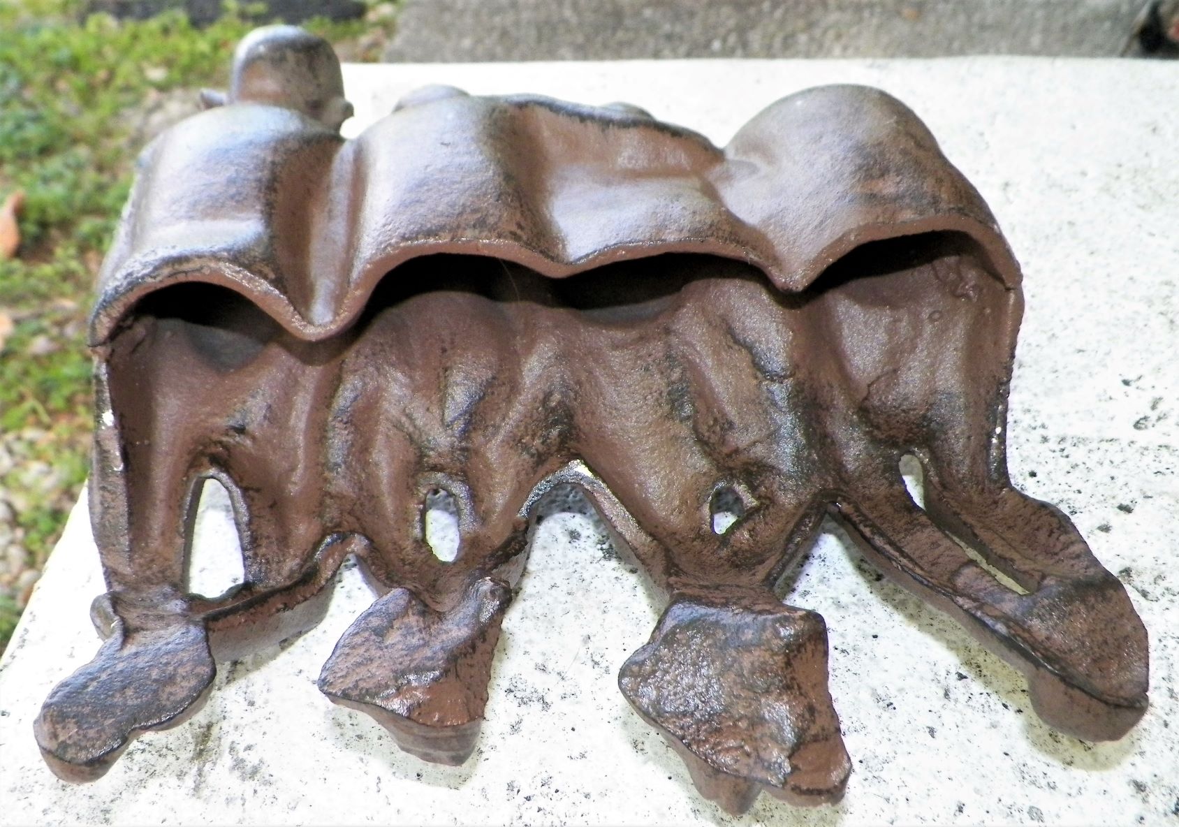 ART STATUE BOYS CAST IRON GROUP 5AA.JPG