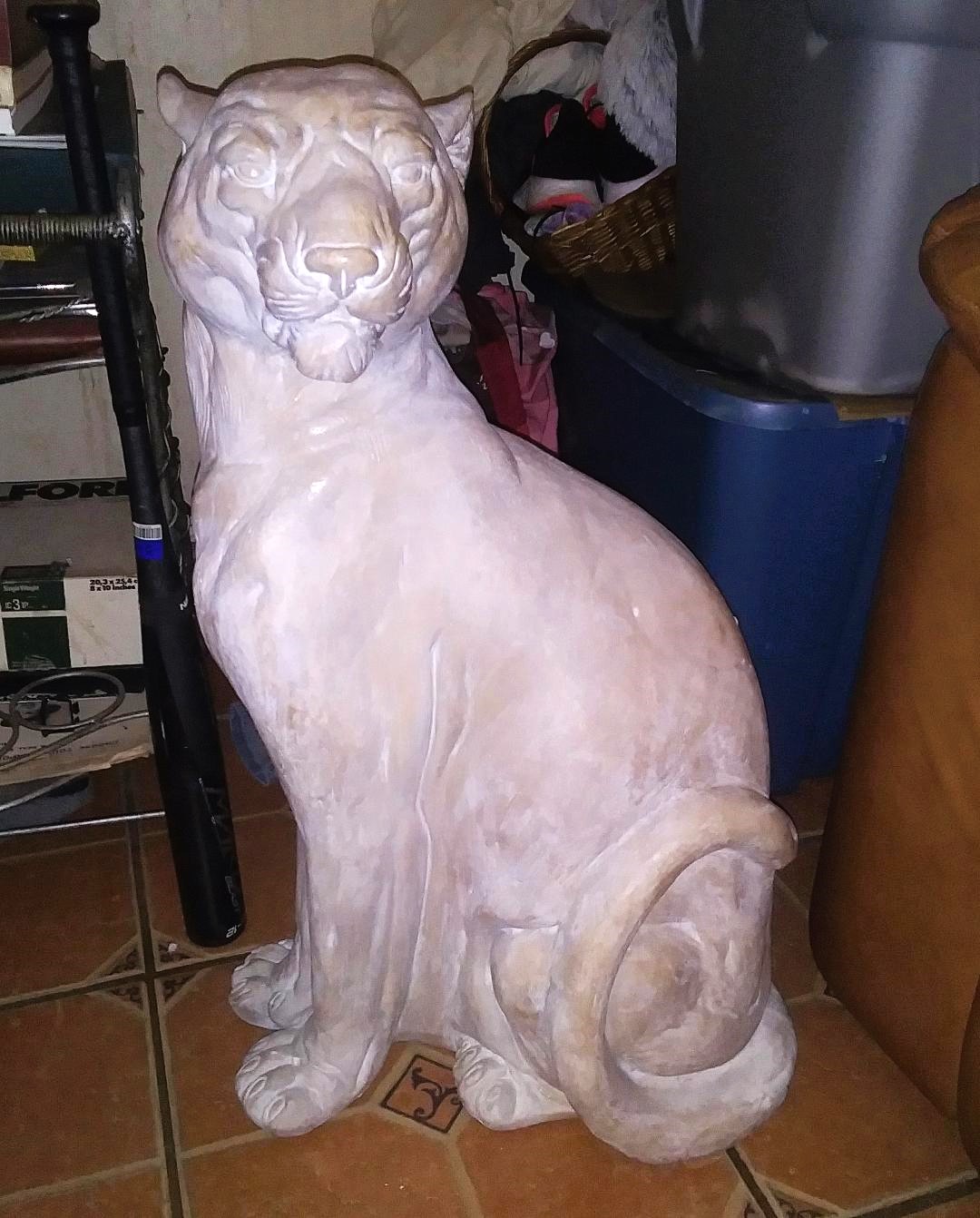 ART STATUE CAT BIG 1BAA.jpg