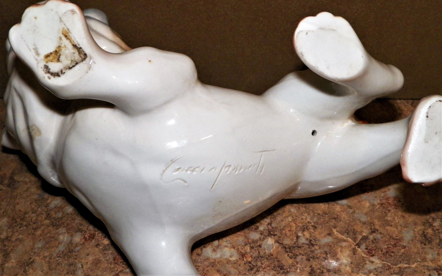 ART STATUE DOG BULL DOG 4AA.JPG