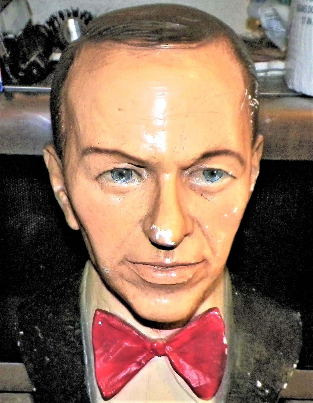 ART STATUE FRANK SINATRA 1BAA.JPG