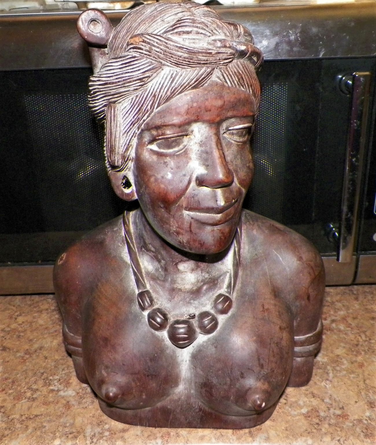 ART STATUE INDIAN WITH PIPE IN HAIR 1AAz.jpg