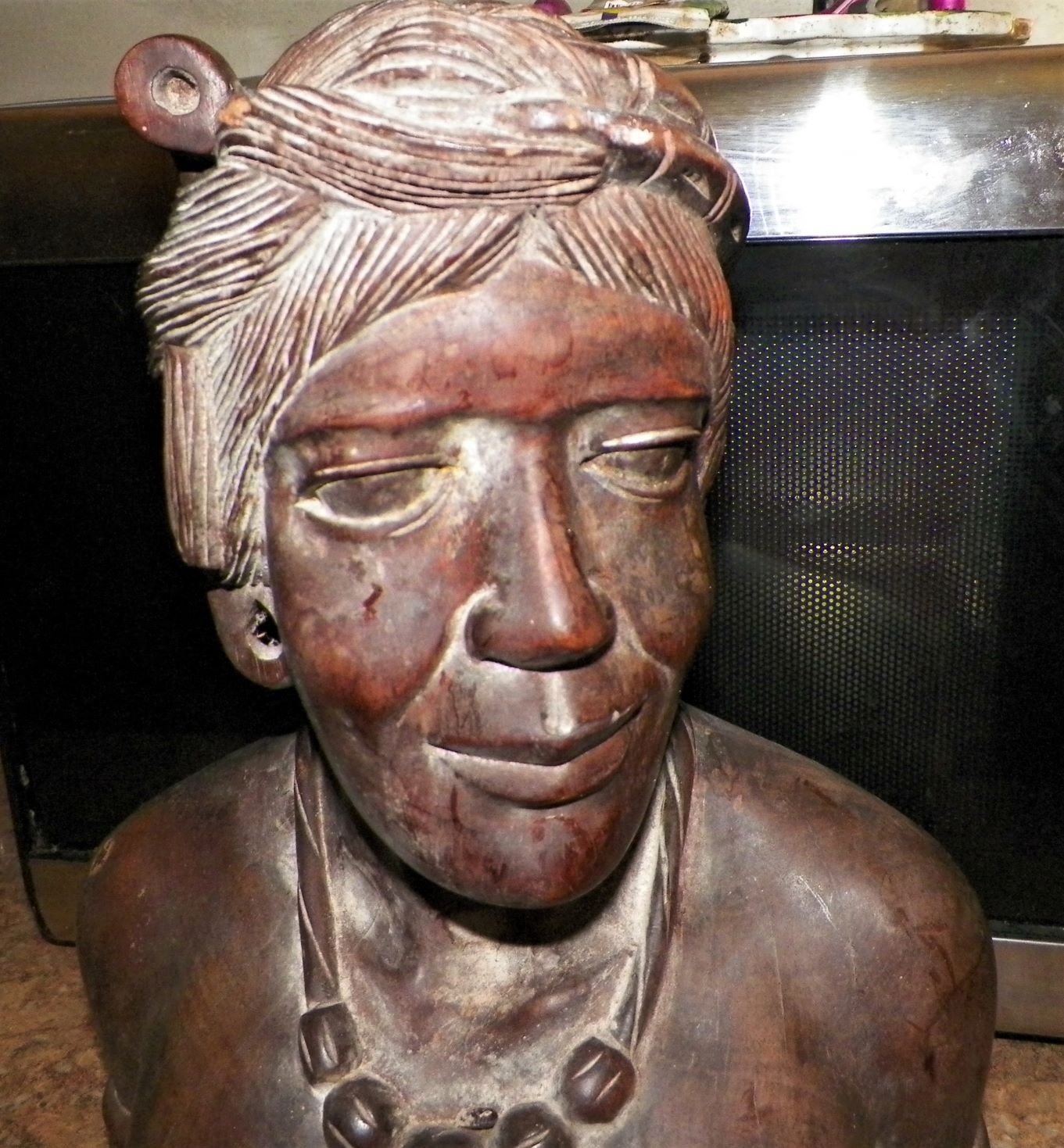 ART STATUE INDIAN WITH PIPE IN HAIR 2AAz.jpg