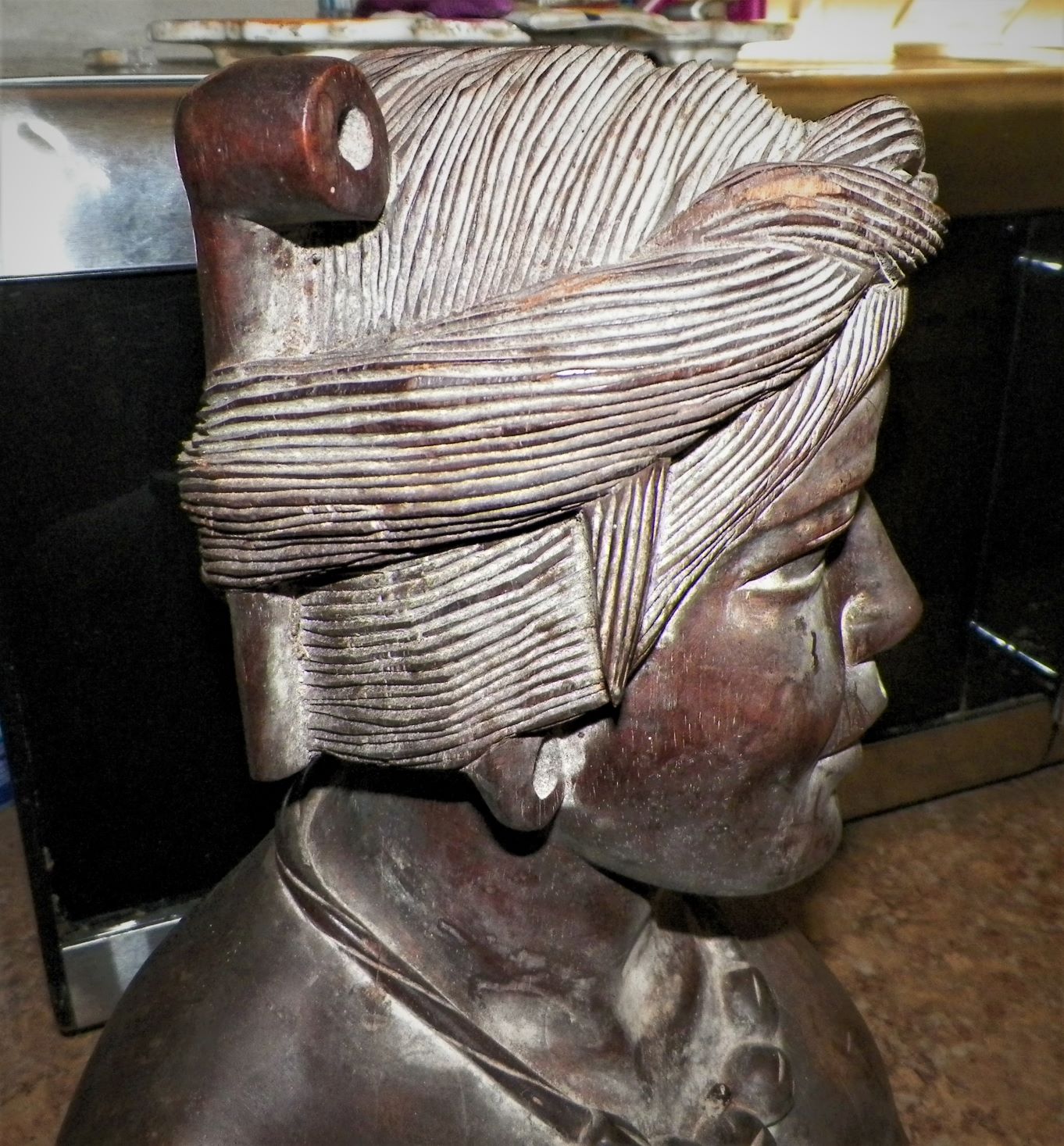 ART STATUE INDIAN WITH PIPE IN HAIR 3AAAzzz.jpg