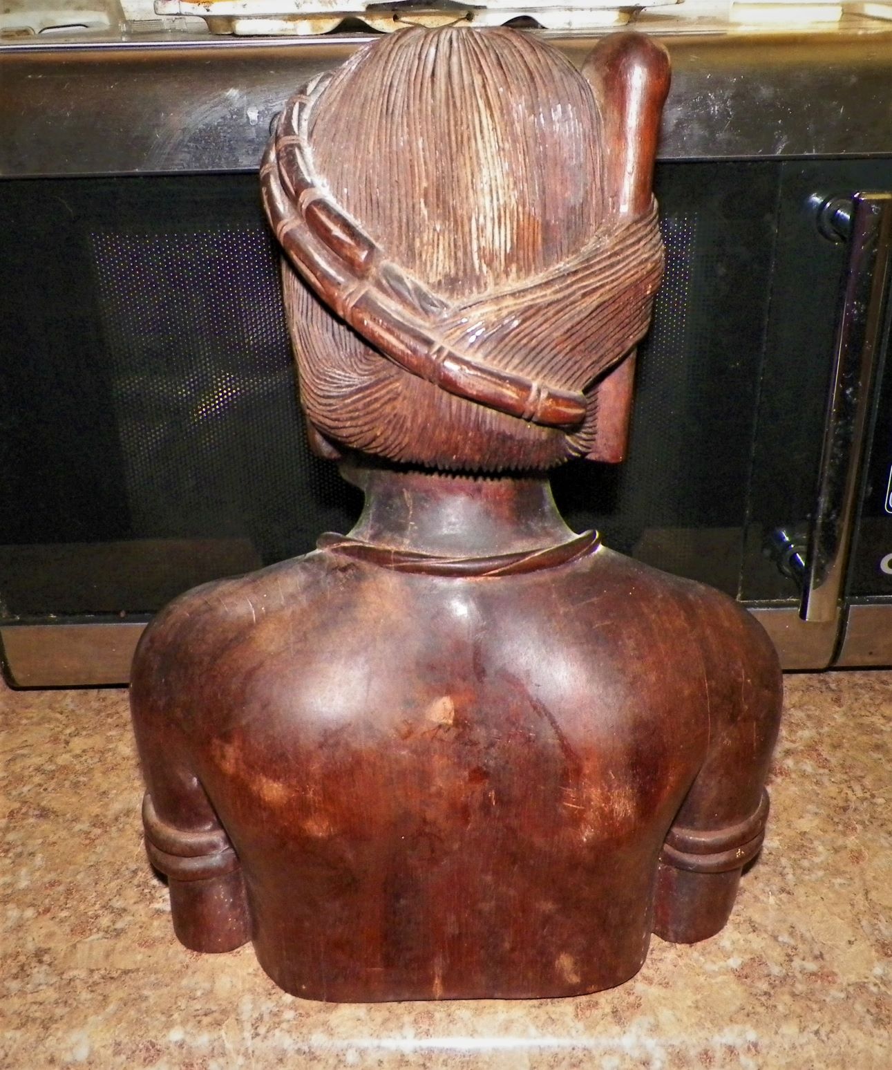ART STATUE INDIAN WITH PIPE IN HAIR 4AAz.jpg