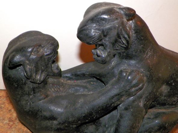 ART STATUE LEOPARDS FIGHTING 2AA.JPG