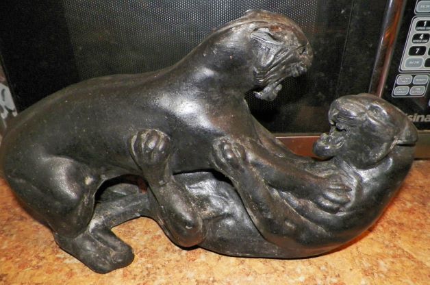 ART STATUE LEOPARDS FIGHTING 3AA.JPG