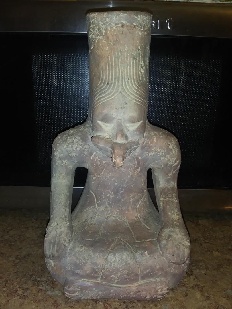 ART STATUE PRIMITIVE S AMERICAN SITTING 1AA.jpg