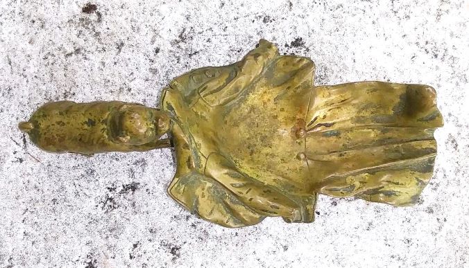 ASHTRAY DOG PULLING CAPE BRASS BRONZE 3AA.jpg