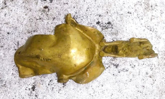 ASHTRAY DOG PULLING CAPE BRASS BRONZE 4AA.jpg