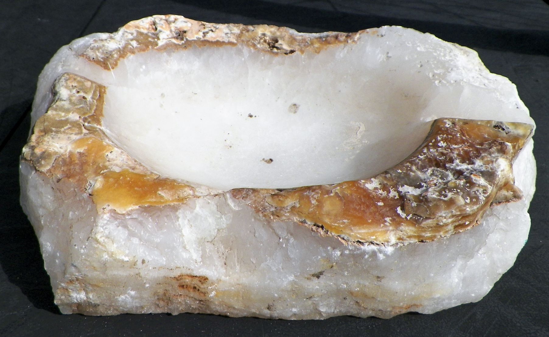 ASHTRAY STONE WHITE LARGE 1A_AA.JPG