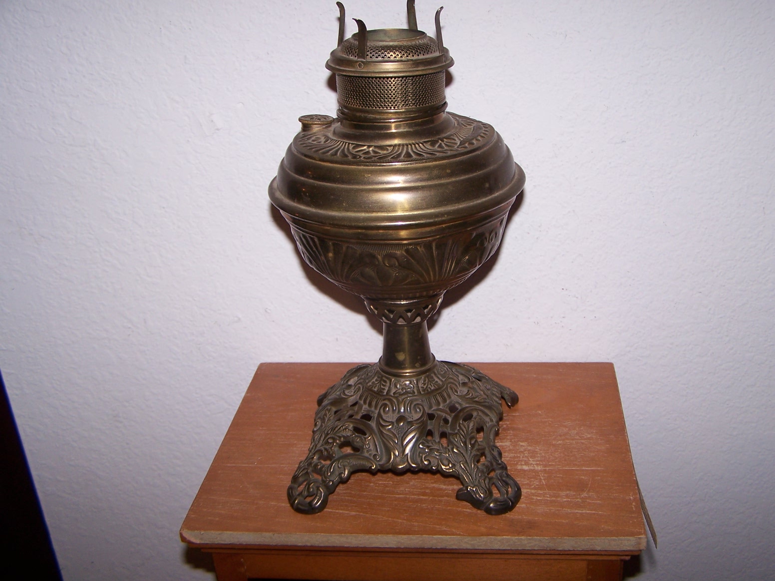 Help ID this Oil lamp for repair. Antiques Board