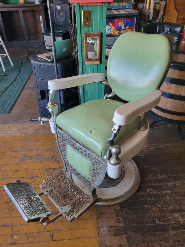 Barber Chair 2.jpg