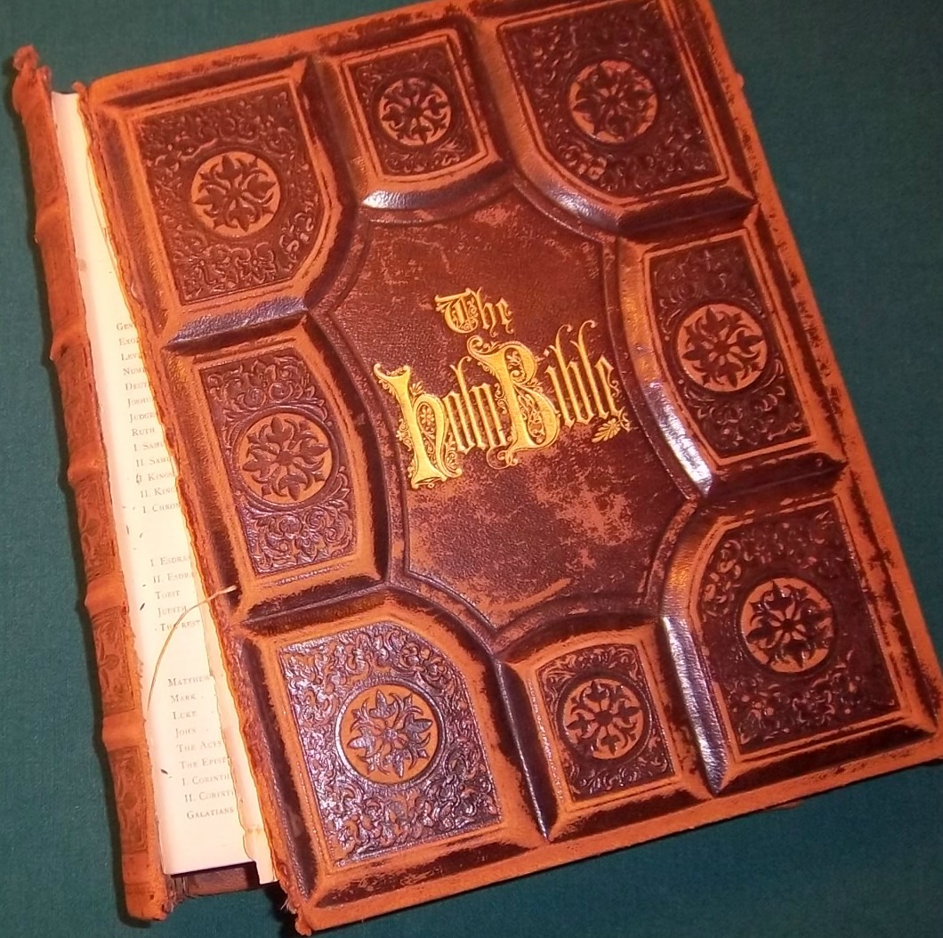 Bible 001.jpg