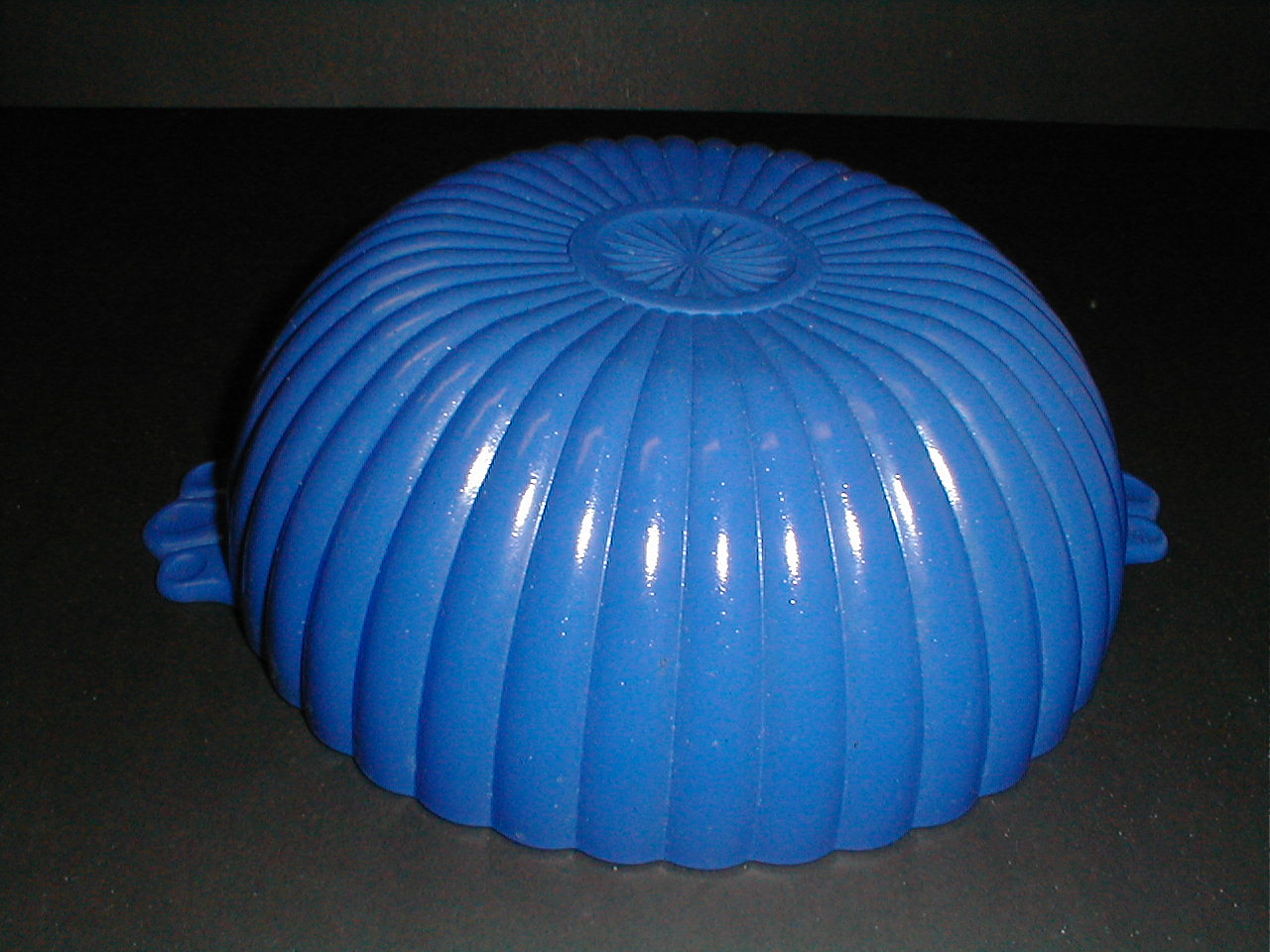 blue depression glass fired on tab handled berry sering bowl november 26 2019 014.JPG