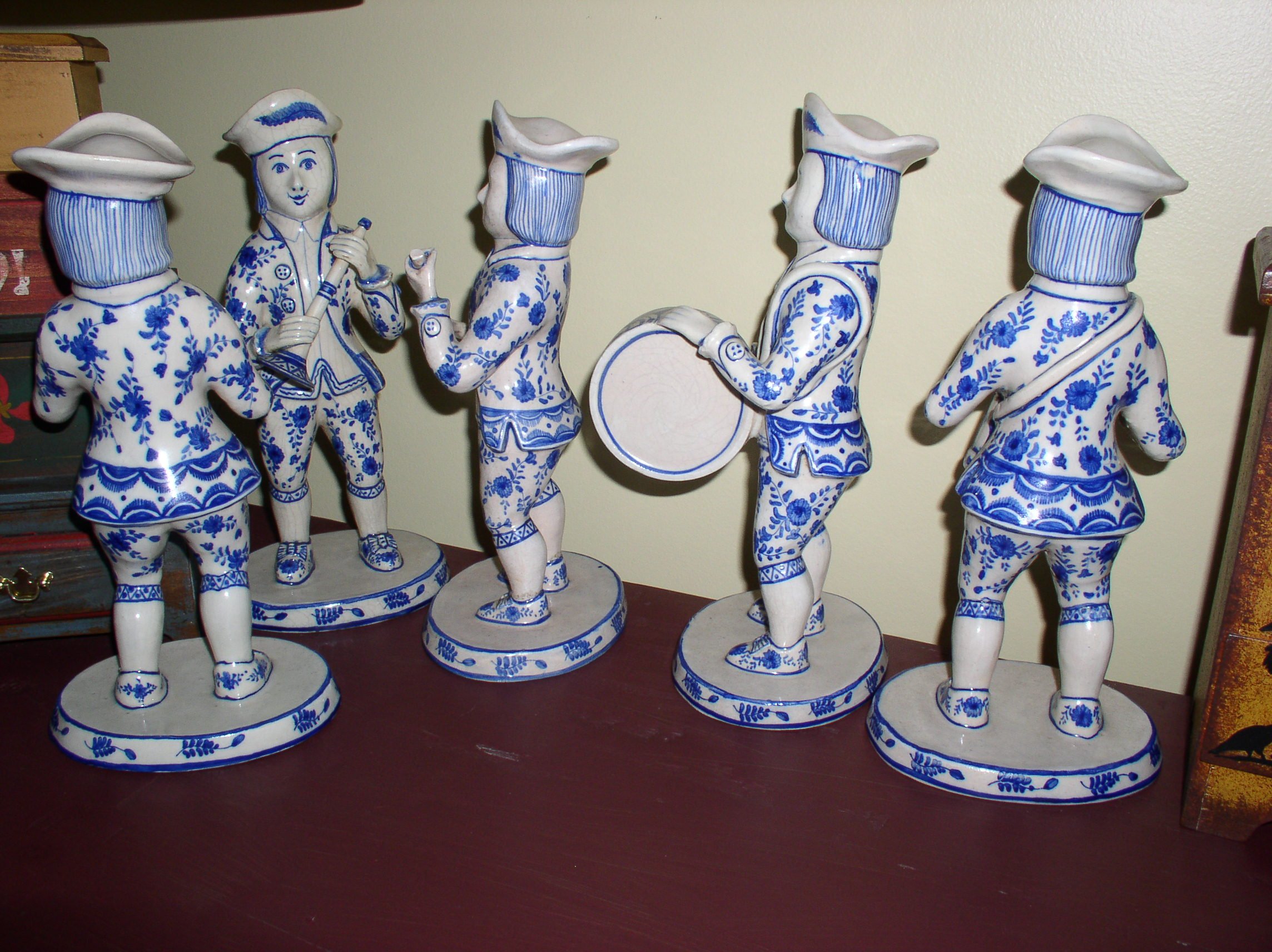 bluewhitemusiciansA.JPG