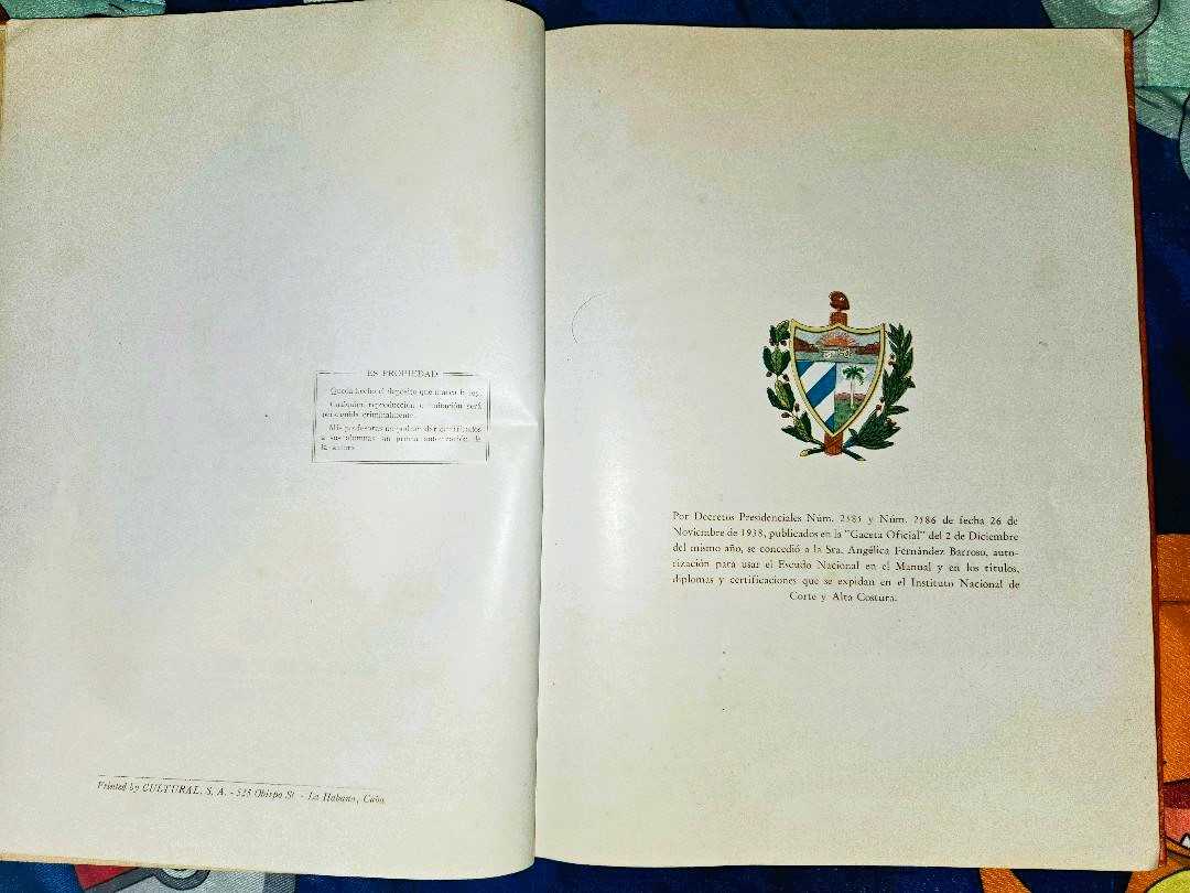 BOOK DRESSES JOSE MARTY 4AA.jpg