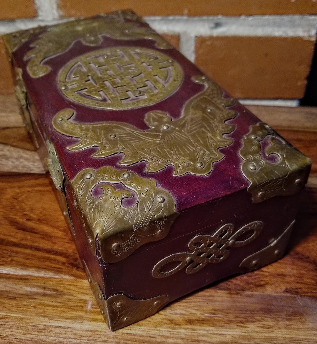 BOX2.jpg