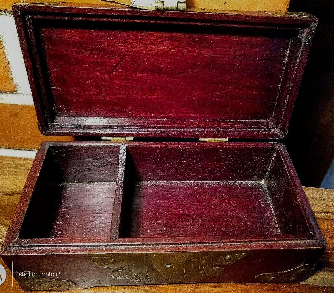 BOX4.jpg
