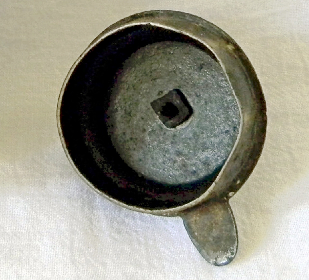 bronze jug lid 2.jpg