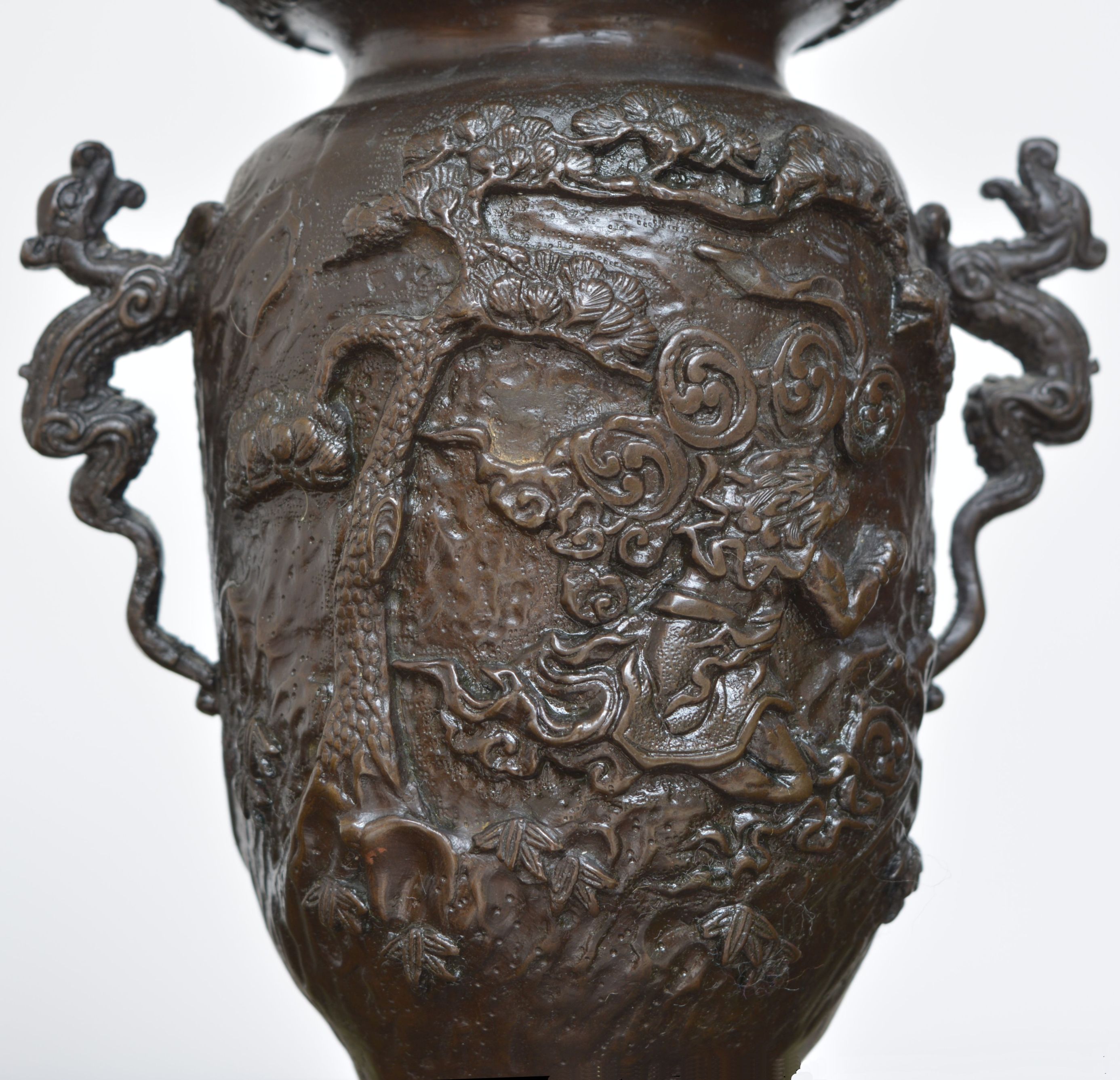bronze vase10.jpg