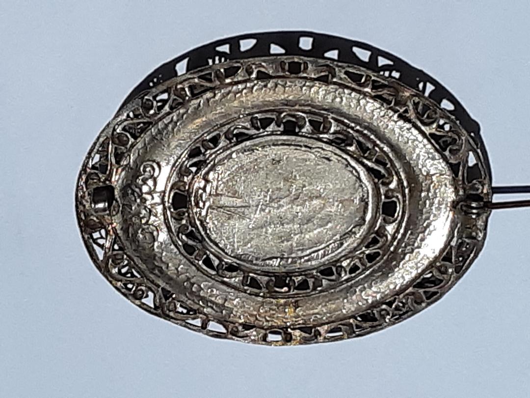 brooch 6.jpg