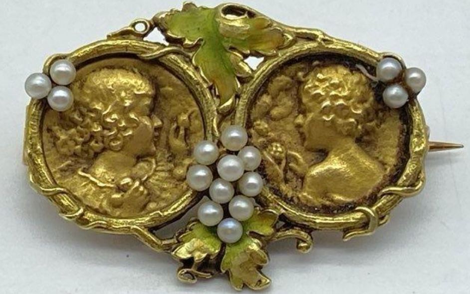 brooch1.JPG