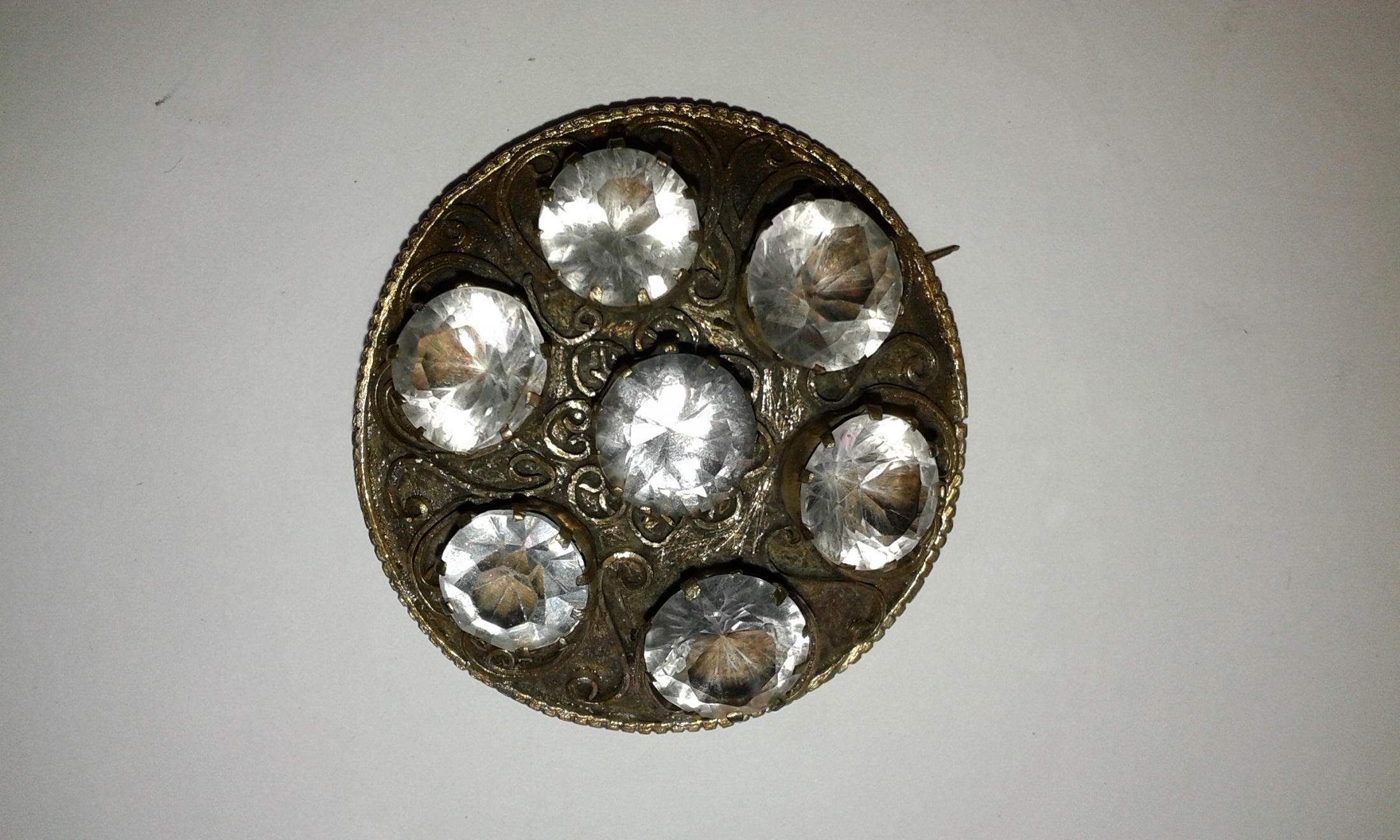 Brooch_2.jpg