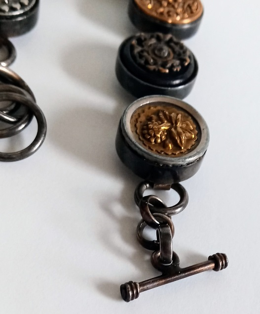 buttonbracelet2.jpg