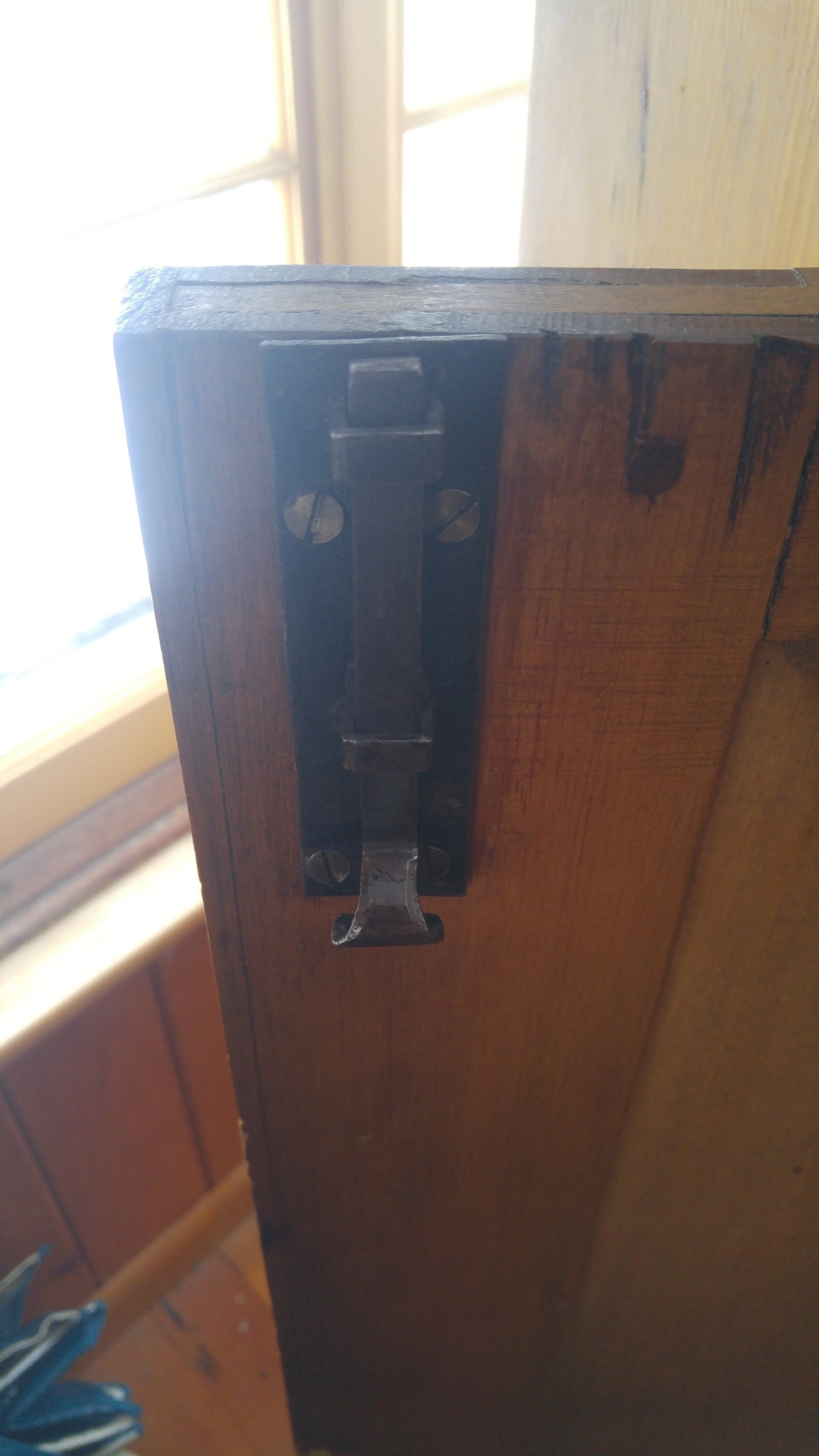 cabinet left latch.jpg