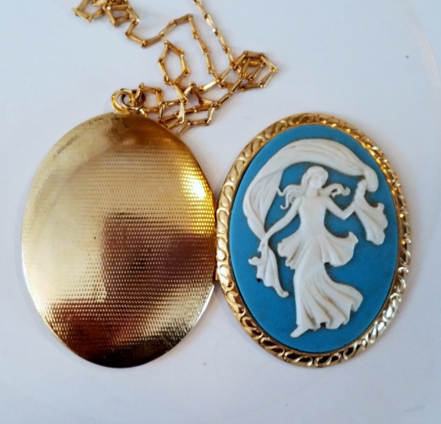 Cameo Blue Compact Necklace Front (640x615).jpg