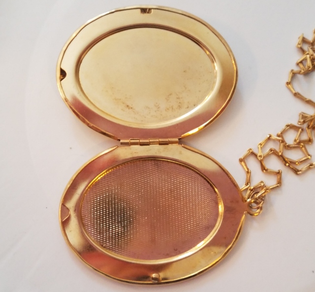 Cameo Blue Locket Compact Open (640x592).jpg