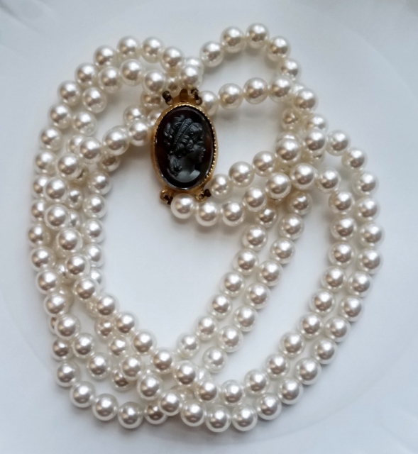 Cameo Glass Black Pearls (589x640).jpg