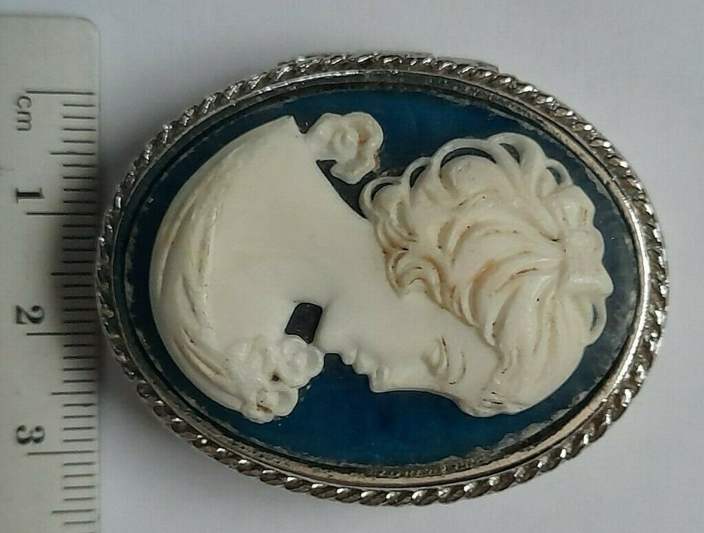 Cameo plus writing on edge.jpg