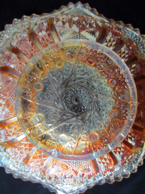 Carnival glass DET8 bottom 640ppi.jpg