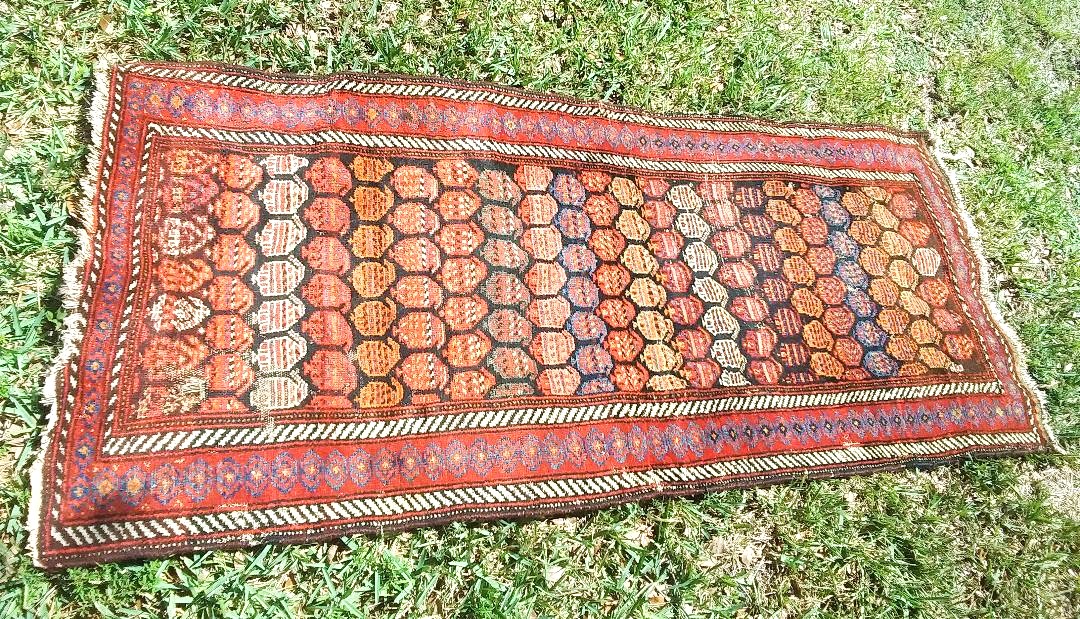 What kind of rug is this? Too long for prayer rug & too short for