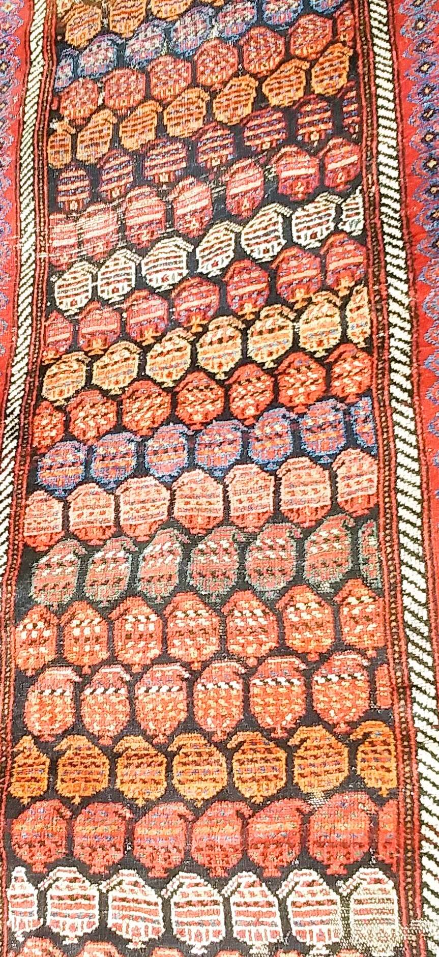 What kind of rug is this? Too long for prayer rug & too short for