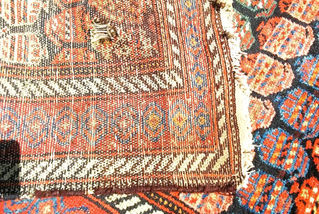 What kind of rug is this? Too long for prayer rug & too short for