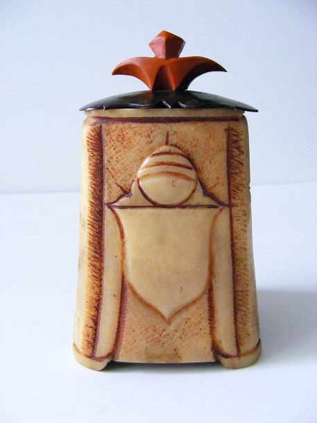 CARVED UNKNOWN ITEM 003-001.JPG