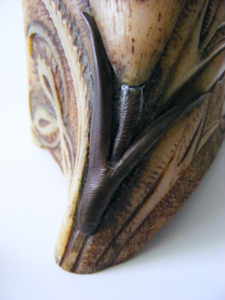 CARVED UNKNOWN ITEM 005-001.JPG