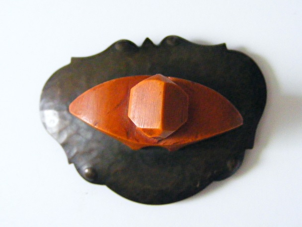 CARVED UNKNOWN ITEM 007-001.JPG