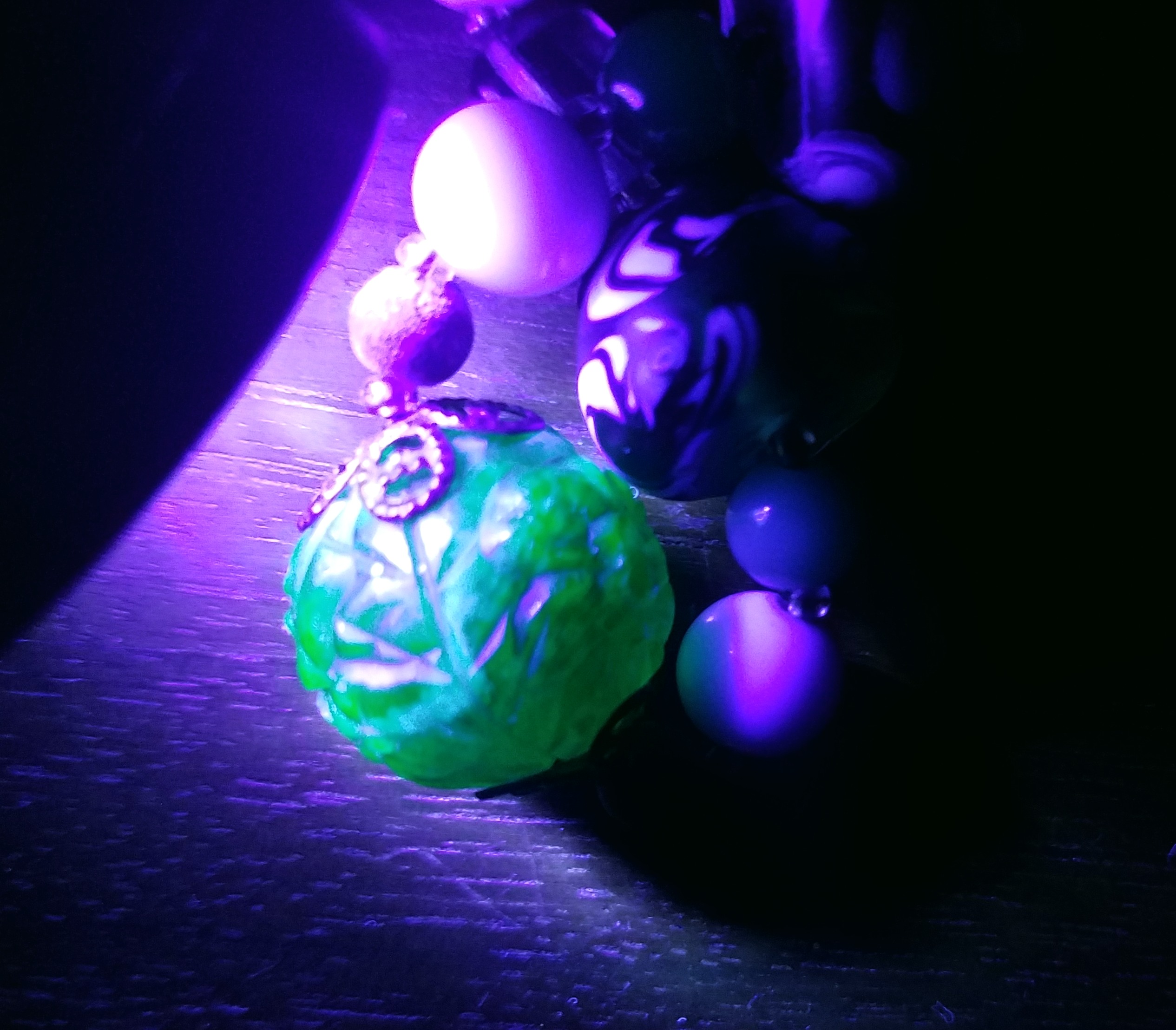 center bead glow.jpg