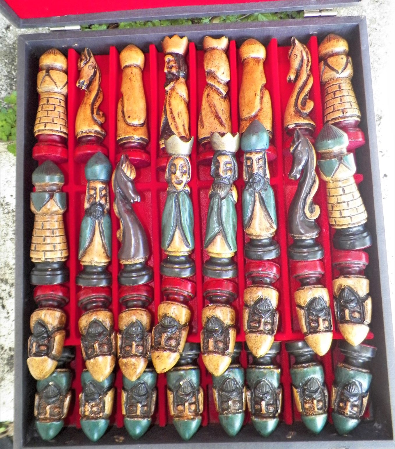 CHESS CARVED WOOD ESCARDIBUL 1AA.JPG
