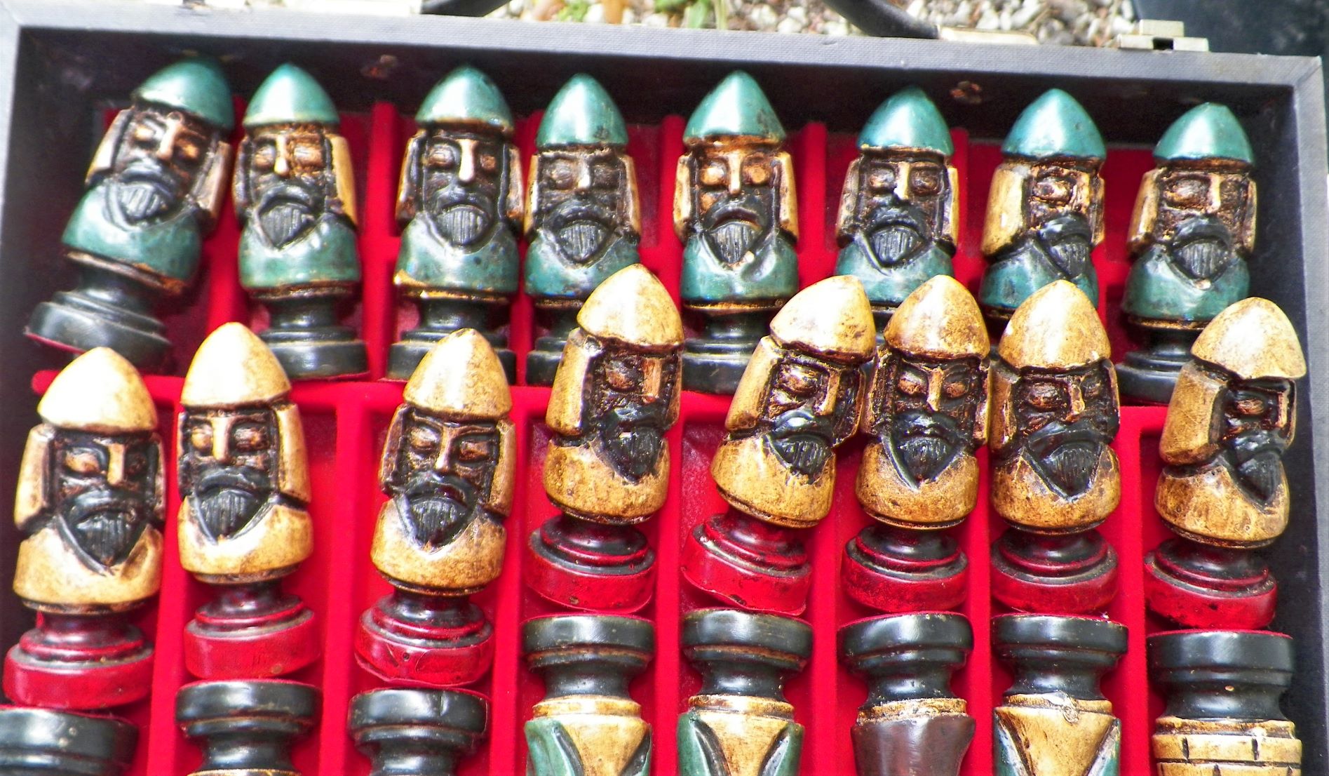 CHESS CARVED WOOD ESCARDIBUL 1BAA.JPG