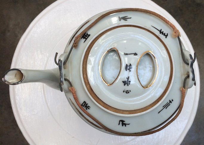 chinese teapot top view.png