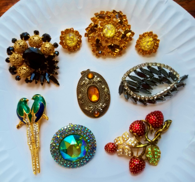 Clamtown brooches 1 (640x598).jpg
