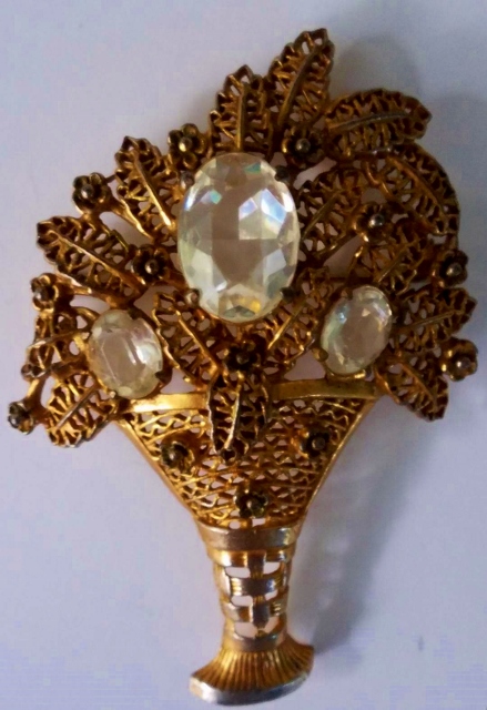 Clamtown Vase Brooch (439x640).jpg