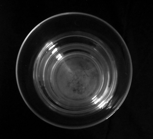 Clear glass vase cylind rings-vw into 640.jpg