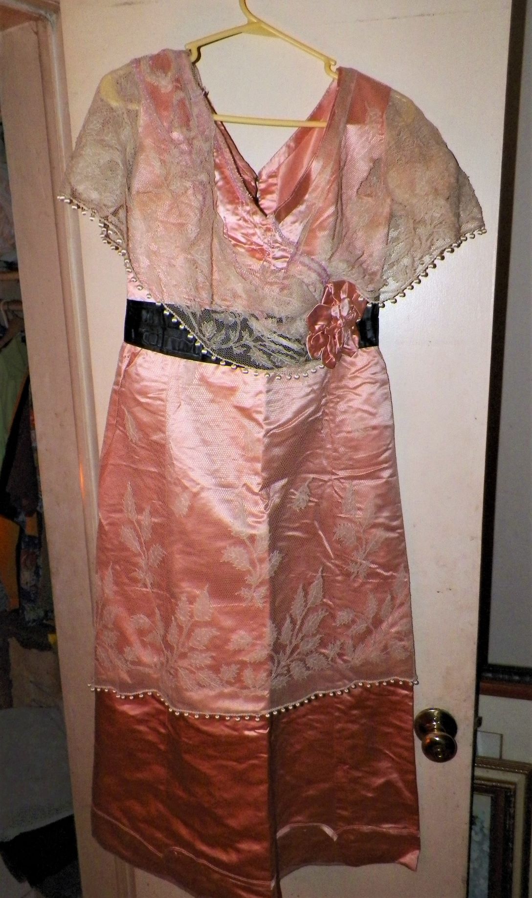 CLOTHES DRESS ANTIQUE 1AA.JPG