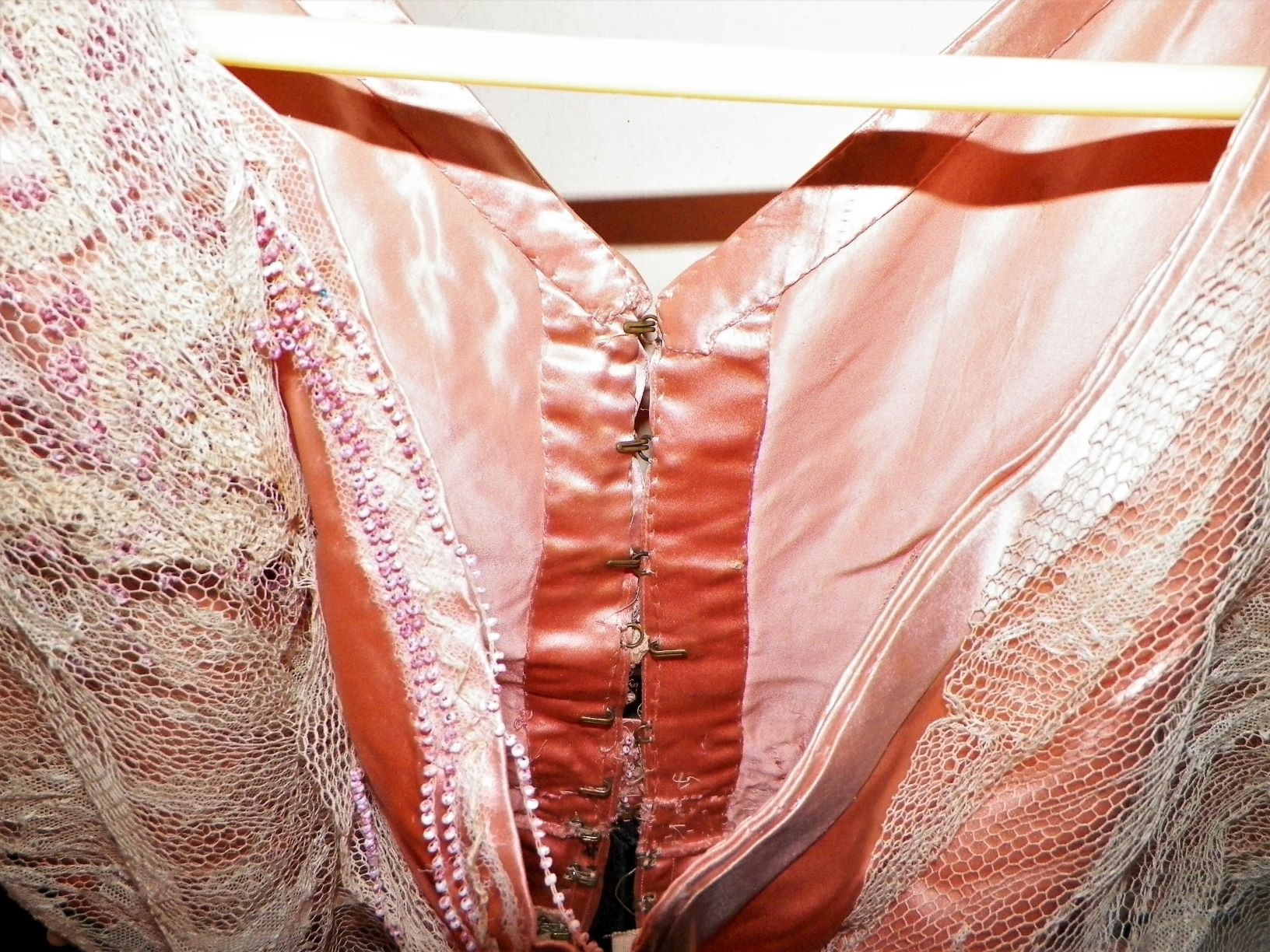 CLOTHES DRESS ANTIQUE 1AAAA.JPG